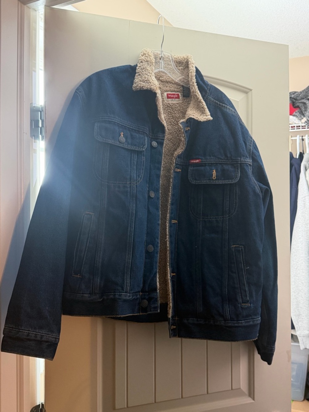 Wrangler Dark Blue Denim Jacket with Cream Sherpa Lining new